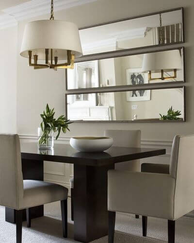Sala de jantar com espelho